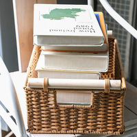 Panier de rangement rectangulaire tissé à la main avec manche en bois massif américain Panier de rangement grande taille en paille tissée pour la maison Style fait main