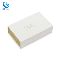 Boîte-cadeau en carton à fermeture magnétique blanche, personnalisée avec votre propre logo pour diffuseur de parfum avec insertion en mousse