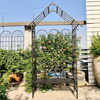Arche de jardin en métal en gros avec banc, treillis en forme de maison pour plantes grimpantes, taille personnalisée pour commande en gros