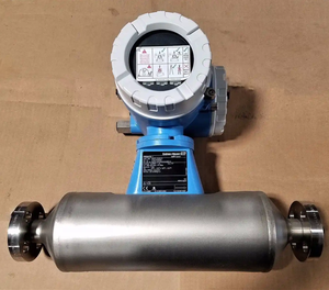 Capteur de débit massique Coriolis série F Rosemount / Mesure de liquides et de gaz / Dosage pour transfert de titres / Contrôle de processus stérile pharmaceutique - Product Image 1