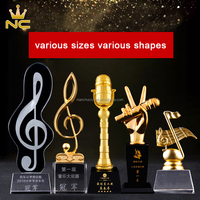 Pas cher En Gros Métal Verre Microphone Récompenses Cristal Musique Trophée Pour Les Événements De Musique