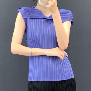 Vente directe d'usine, t-shirt décontracté pour femme, col en V, manches courtes, couleur unie, design plissé vintage Miyake - Product Image 3