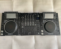 Ensemble d'équipement DJ professionnel pour club et bar, comprenant un lecteur multimédia Pioneer DJ CDJ-2000NXS2 et un mixeur professionnel DJM-900NXS2