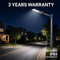 Lampadaire LED commercial extérieur en alliage d'aluminium, étanche IP65, à économie d'énergie, 50W-200W, haute luminosité, pour routes