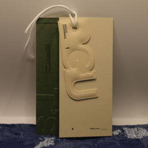 بطاقة ملابس عالية الجودة بتصميم عصري مخصص وشعار ثلاثي الأبعاد لعلامة تجارية - Product Image 1