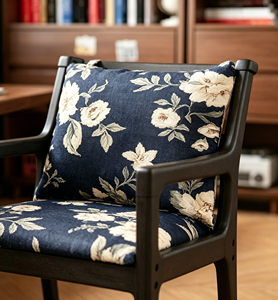 Fauteuil moderne en bois massif de style mid-century avec revêtement floral bleu marine pour salon, chaise de détente, mobilier de maison - Product Image 3