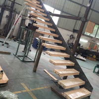 Escalier flottant cantilever Prima avec support dissimulé pour une esthétique minimaliste de la maison