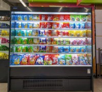 Kabinet minuman komersial banyak dek Plug-in, Pendingin terbuka tirai udara ganda, peralatan restoran kulkas untuk Supermarket