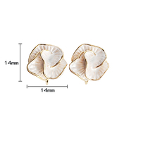 Boucles d'oreilles tendance 2026 hypoallergéniques en or 18 carats, motif fleur de camélia, invisibles, sans douleur, anti-moustiques, à clipser, non percées, pour usage quotidien, cadeau