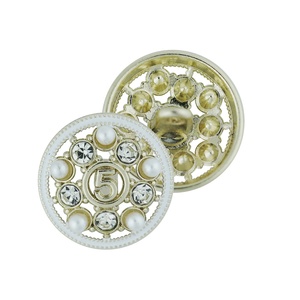 Fabricante de botones Jinyi, logotipo personalizado de marca, diseño de ropa elegante, botón de perla, botón de vástago para abrigo - Product Image 4