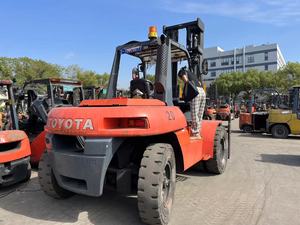 Chariot élévateur d'occasion Toyota 8FGN30 en bon état, chariot élévateur de seconde main pour l'exploitation minière et les travaux de terrassement, équipement lourd de construction - Product Image 2