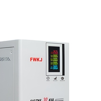 Régulateur de tension triphasé 30 kVA entièrement automatique avec enroulement en cuivre, modèle SVC, commande par servomoteur pour utilisation en centre de données