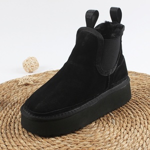 Bottes de neige style Uggs personnalisables à plateforme |   Bottines Chelsea imperméables doublées de fourrure pour l'hiver avec service OEM, étiquette privée acceptée - Product Image 4