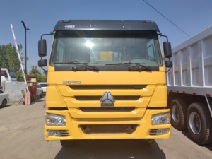 Grue de chargement de camions fiable de 10 tonnes avec une hauteur de levage de 15 m, un moteur Weichai de 340 ch et un poids total autorisé de 31 tonnes pour les projets d'infrastructure - Product Image 2