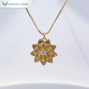 Collier pendentif en or plaqué or à motif floral Tianyu Gems, pendentif rond sculpté en fleurs simple pour femmes, bijoux tendance - Product Image 1