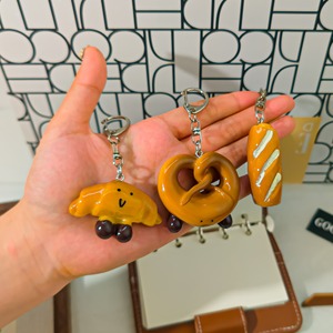 Portachiavi a forma di pane simulato, ciondolo divertente e simpatico per borsa, artigianato in resina fai da te, divertente e originale - Product Image 2