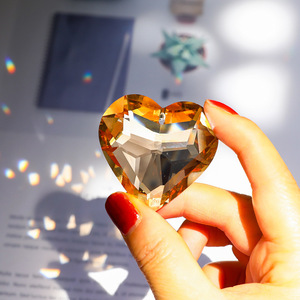 Pendentif Prisme Cœur en Verre Cristal Champagne 45mm, Décoration Suspendue Feng Shui pour Intérieur, Extérieur, Jardin, Attrape-Soleil de Noël pour Fenêtres - Product Image 6