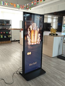 Veto 64 <b>70</b> Inch 4k Full Screen Portable Digital Signage Touch Lcd Advertising Display for Shopping Mall Poster Portable Digital - Product Image 1