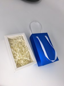Caja para Reloj y Collar Lista para Enviar, MOQ Bajo de 20 Piezas, Cartón de Marfil Biodegradable, Forro de Esponja, Recubrimiento UV, Laminación Mate, Logotipo Personalizado - Product Image 4