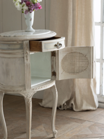 Armoire d'appoint en bois massif antique français, écologique, faite à la main, avec dessus en marbre blanc pour chambre et salon