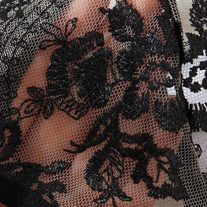 סט הלבשה תחתונה סקסי לנשים עם רקמת פרחים, רשת שקופה, חזייה תחרה ותחתונים - Product Image 4