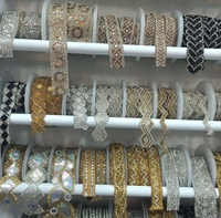 Ruban de broderie perlé AFFINITY personnalisé avec strass et sequins dorés pour robes, vêtements, accessoires et mariages