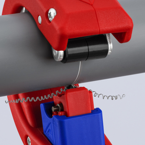 Cortador de tubos KNIPEX 90 23 02 BK DPT50 para tubos de plástico de pared gruesa, también con núcleo de espuma. Corte y biselado en un solo paso. - Product Image 5