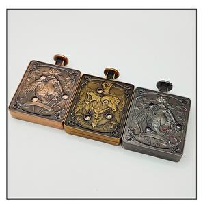 Dispensador de Dados DND con Almacenamiento para Dados de <span class=keywords><strong>Dungeons</strong></span> & <span class=keywords><strong>Dragons</strong></span>, 7 en 1, Dispensador de Dados Metálico Giratorio Premium - Product Image 2