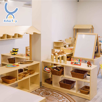 Meubles de classe préscolaire en bois au design moderne, casiers, tableau de dessin et armoire de rangement pour la maternelle et la garderie pour les enfants