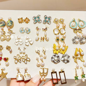 Muses Jewels Mix, Lote <span class=keywords><strong>de</strong></span> Aretes <span class=keywords><strong>de</strong></span> Perlas Naturales <span class=keywords><strong>de</strong></span> Agua Dulce y Circonita Cúbica, Caja Sorpresa, Agujas <span class=keywords><strong>de</strong></span> Plata para Oreja, Joyería para Mujer - Product Image 2