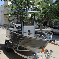 Bateau de pêche rapide en mer avec console centrale 17 pieds / 19 pieds et service moteur
