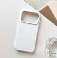 Coque de téléphone en silicone fabriquée en France pour smartphones Android, fine, avec bobine de charge magnétique sans fil et ports découpés avec précision