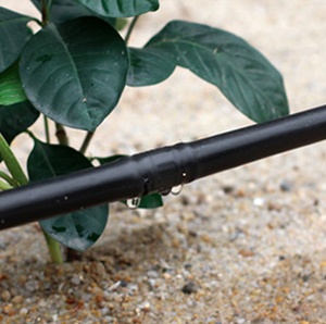Hochwertige Tropfbewässerungsrohre aus PE, runde, schwarze Zylinderrohre für die landwirtschaftliche Bewässerung - Product Image 1