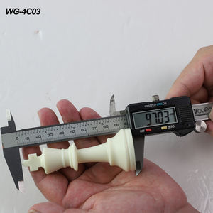 LEAP Jeu d'échecs personnalisé <span class=keywords><strong>4</strong></span> joueurs 3.75 pouces roi de haut pièces d'échecs en plastique coloré et échiquier en vinyle 24 pouces - Product Image 6