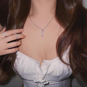 Wang Yibo Style 1PC Collar para hombres y mujeres Hip-Hop Inspirado Trendy Bone Pendant con Sweet Edgy Zircon Chain Type - Product Image 1