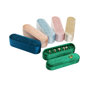 Boîte à bijoux en velours doré avec boucle dorée, emballage rectangulaire en plastique à coins arrondis pour bagues, pendentifs, colliers - Product Image 1