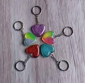 Porte-clés en résine transparente avec éléments décoratifs intégrés, finition lisse et brillante, accessoire durable pour une organisation élégante et quotidienne - Product Image 4