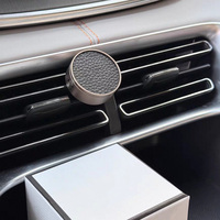 Logo personnalisé Diffuseur de parfum d'intérieur de véhicule de luxe en gros Diffuseur d'odeurs à clip pour bouche d'aération Désodorisant de voiture personnalisé pour voitures