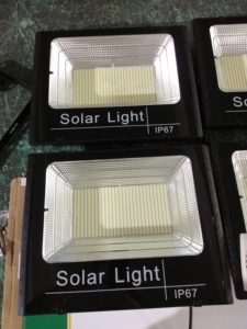 Năng lượng mặt trời lũ ánh sáng LED ngoài trời IP67 năng lượng mặt trời Powered 60W-400W LiFePO4 Pin - Product Image 4