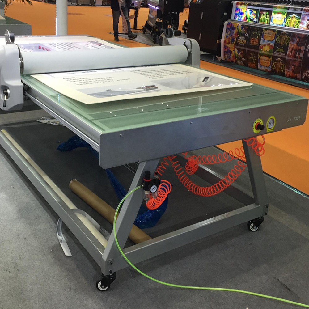 표지판과 도표를 위한 평상형 트레일러 비닐 신청 테이블 FY1325 FY1530 평상형 트레일러 Laminator