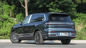 2025 Geely Galaxy M9 PHEV SUV de lujo CATL Turbo Engine R20 Tamaño del neumático LED Cuero Caja de cambios automática AWD Drive EV Motor DHT NewCar - Product Image 4