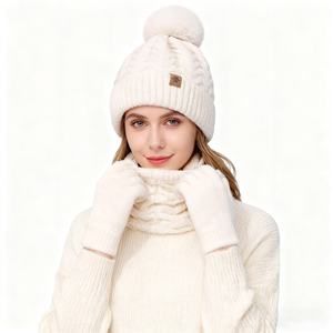 Ensemble tricoté d'hiver pour <span class=keywords><strong>femme</strong></span> en Spandex/Acrylique Jacquard, comprenant bonnet, écharpe et gants, essentiels pour le froid, confortable pour la circonférence de la tête - Product Image 3