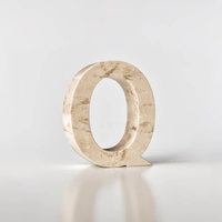 Ornement en marbre en forme de lettre O, design Wabi-Sabi moderne et élégant, décoration d'intérieur, travertin naturel, durable, poli