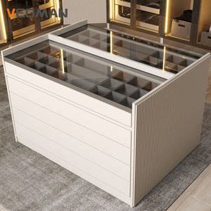 Französischer Bestseller L-förmiger maßgefertigter Kleiderschrank und Schrankinsel aus Glas und Holz für das Schlafzimmer - Product Image 6