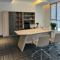 Ensemble de bureau de direction moderne de luxe léger, table de patron minimaliste en bois avec armoire latérale et chaise de bureau ergonomique