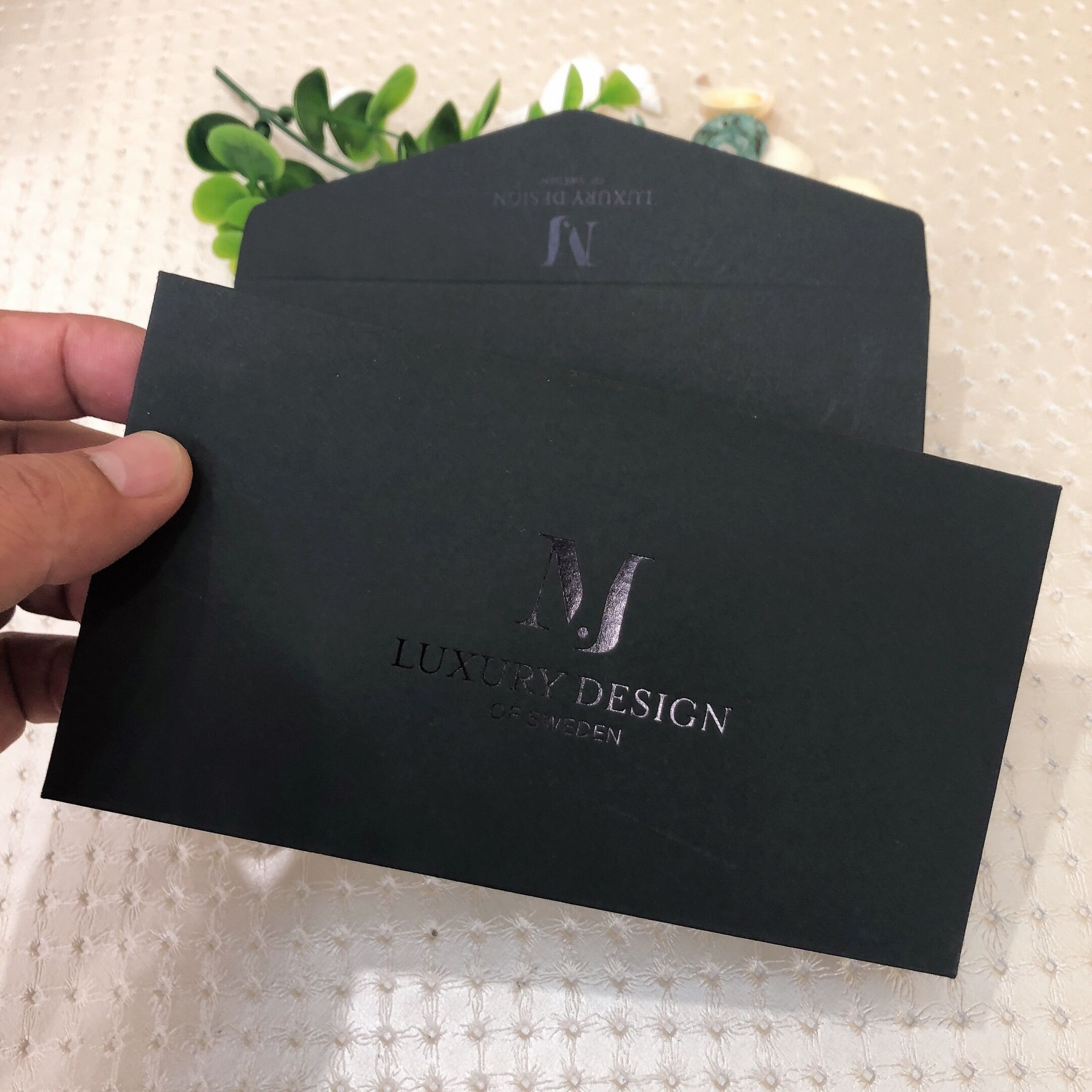 Luxury custom black paper envelope for business thank you card with own logo