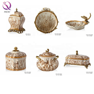 Porcelana de hielo retro de lujo francés, accesorios de latón pintados a mano, caja de tapa de modelado, piezas colgantes decorativas de sobremesa - Product Image 1