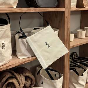 Pochette en coton blanc recyclable avec cordon de serrage, pochette en mousseline pour le maquillage, avec logo personnalisé imprimé à l'écran, sac anti-poussière pour les soins de la peau, les vêtements, les sous-vêtements - Product Image 5