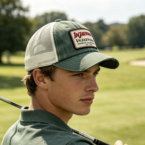 Casquette de baseball trucker personnalisée à 6 panneaux, effet vieilli, en sergé de coton lavé, avec dos en maille, patch tissé, visière courbée et fermeture snapback en plastique - Product Image 5