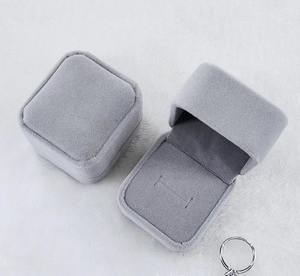 Caja de Exhibición de Terciopelo con Logotipo Personalizado al por Mayor, con Iluminación LED, para Joyería, Anillos, Aretes, Pulseras, Collares y Colgantes - Product Image 2